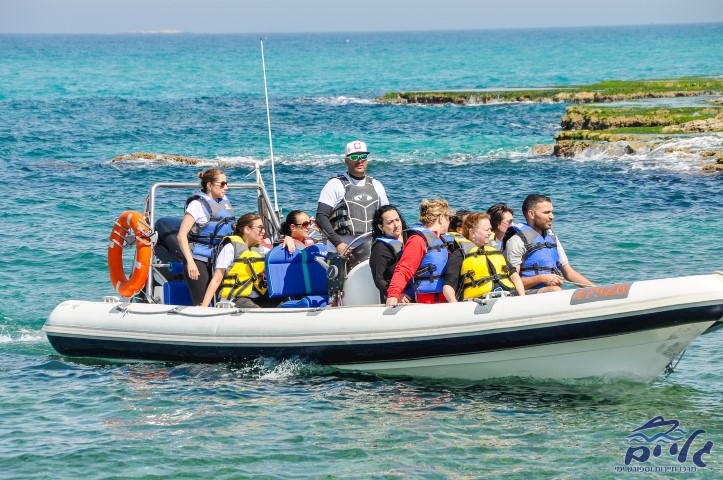 גלי ים אכזיב