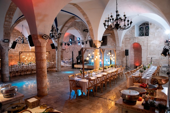 לוקיישן לערב טברנה בנופש חברה